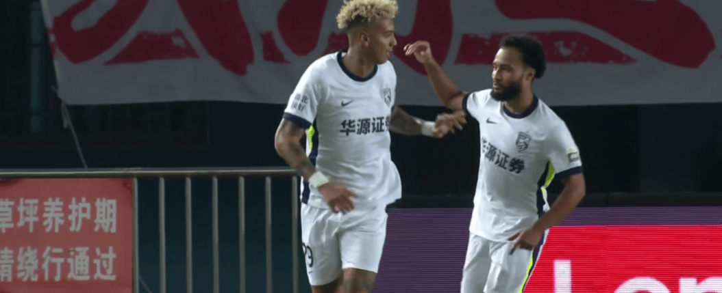 1-1!河南队被逼平,中后卫失误送大礼,武汉队门将贡献“神扑”